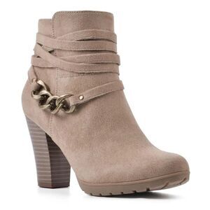 NWT White Mountain “Sammuel” Tan Heeled Ankle Boots Gold Chain Accent Size 5.5